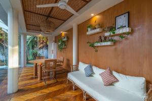 Villa Nestor - New Contemporary 3bd villa next to the Beach