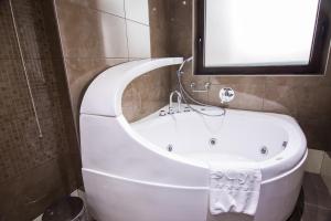 One-Bedroom Apartment with Queen Bed and Terrace room in Olives City Hotel