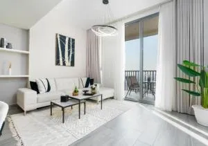 Chic 2BR Apt with Captivating City Views in Dubai by Vibel - Dubai