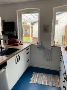 Lille blå byhus centralt