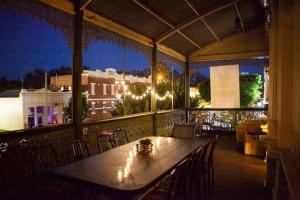 Entire Townhouse in Heart of Echucas Port CBD - Treehouse Hideouts - 15 guest capacity
