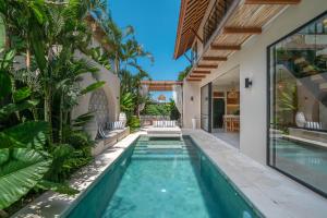 Villa Nalaka - Sophisticated 2BR Steps from Pererenan Beach