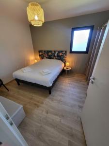 Rez-de-jardin de Maison avec spa et borne darcade