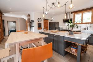 Maisons de vacances L'Escapade d'Itzac - Demeure de caractere avec piscine : photos des chambres