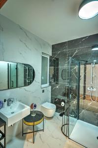 Large and stylish 1 bedroom 2 bathrooms AGER1-1