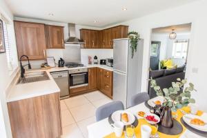 Host & Stay - Polwell Road