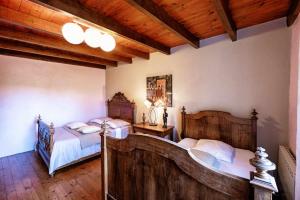 Maisons de vacances La Maison des Chenes - Piscine et grand terrain arbore dans une ambiance bucolique. : photos des chambres