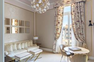 Suite con 1 Camera da Letto e Vista Mare Parziale