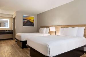 Superior Double Room - Non-Smoking room in Days Inn by Wyndham Kuttawa/Eddyville