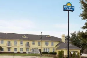 Days Inn & Suites by Wyndham DFW Airport South-Euless - 贝德福德