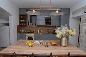 Lazovic- Apartment by the Sea with Amazing View