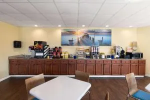 比洛克西海滩戴斯酒店 - 比洛克西