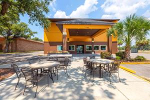 Days Inn by Wyndham Biloxi Beach