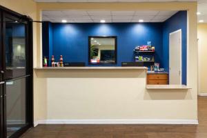 Days Inn by Wyndham Biloxi Beach