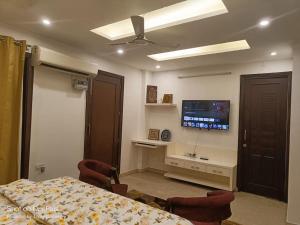 BnBBuddy Stupendous Home In Shalimar Bagh