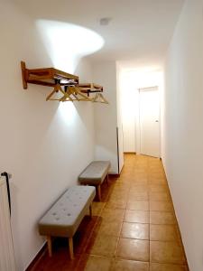 Seyfarthrooms - Ferienwohnung Zum Dorfladen Rathen - zentrale Lage mit direkter Anbindung an das Wanderwegenetz, moderne Inneneinrichtung