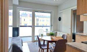 Kotimaailma Apartments - Parvekkeellinen keskustakaksio - Aleksanterinkatu