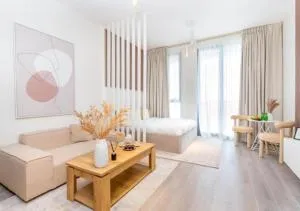 Stylish Noor 3 Studio with Poolside Views by Vibel - Dubai