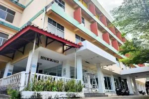 RedDoorz Near Pelabuhan Sri Bintan Pura Tanjungpinang - 丹戎槟榔