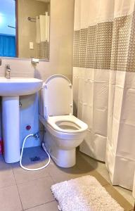 Best Value Stylish Loft Steps from Greenbelt Mall