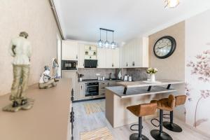 Luxury Cozy Apartments at Adora Park