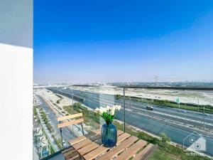 Stylish 1BR with Balcony in Azizi Riviera - 4hvězdičkové hotely ve městě Dubaj