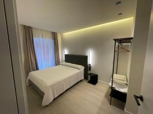 Edificio Reyes Católicos Alicante Centro by Renthas