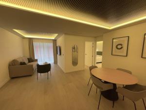 Edificio Reyes Católicos Alicante Centro by Renthas