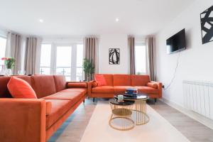 Spacious and Sunny Flat l River Balcony View !