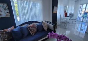 Charming 2BR Apt Near Beach