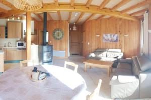 Maisons de vacances Gite les 4 saisons - Interieur bois - Lac de Chalain : photos des chambres