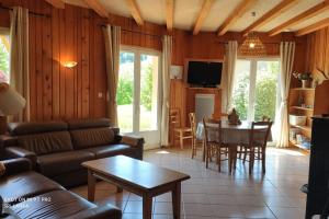 Gîte les 4 saisons - Intérieur bois - Lac de Chalain