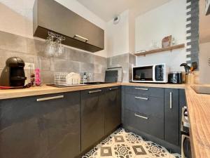 Appartements 147 - Vue Cite Medievale et Parking : photos des chambres