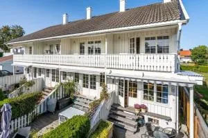 Sentralt i Stavern med gangavstand til strand - Langesund