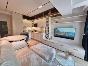 Apartment Marbél - Designer Retreat with FREE parking