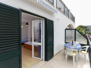 Apartments Posta - Studio with Balcony and Sea View - Apartman 2