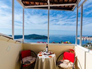 Apartment Vedrana- One-Bedroom Apartment with Balcony and Sea View