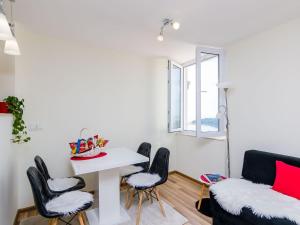 Apartment Vedrana- One-Bedroom Apartment with Balcony and Sea View