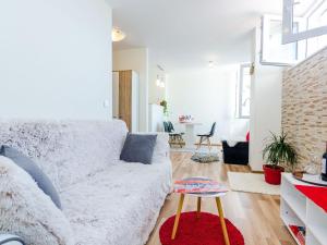 Apartment Vedrana- One-Bedroom Apartment with Balcony and Sea View