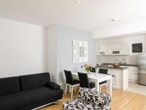 Apartment Atlant - One Bedroom Apartment with Balcony and Side Sea View 
