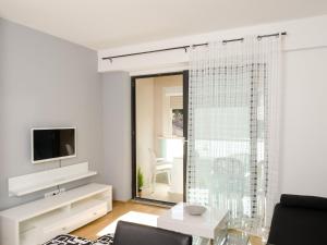 Apartment Atlant - One Bedroom Apartment with Balcony and Side Sea View 