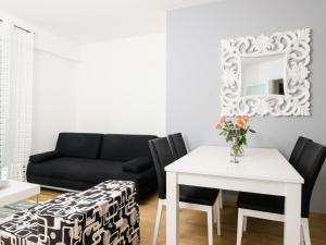 Apartment Atlant - One Bedroom Apartment with Balcony and Side Sea View 