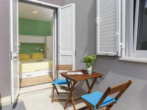 Apartments Villa Karmen - One-Bedroom Apartment with Terrace Olive