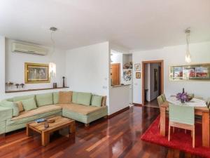 Apartment Alma - Two Bedroom Apartment with Terrace and Sea View 