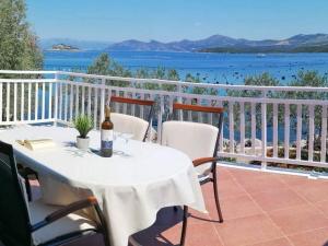 Holiday Home Blue Dream - Two Bedroom Apartment with Terrace and Sea View A1