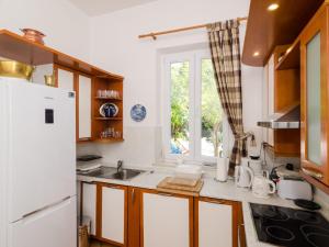 Villa Gemma - Four Bedroom Villa with Terrace and Swimming Pool