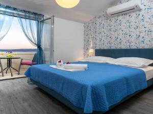 Apartments Villa Angela - Two Bedroom Apartment with Terrace and Sea View Snje na