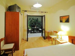 Apartments Magda- Superior Studio Apartment with Patio and Garden View A2