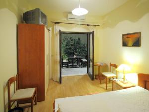 Apartments Magda- Superior Studio Apartment with Patio and Garden View A2