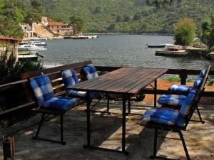 Apartments Vera - Comfort One-Bedroom Apartment with Terrace and Sea View Irena